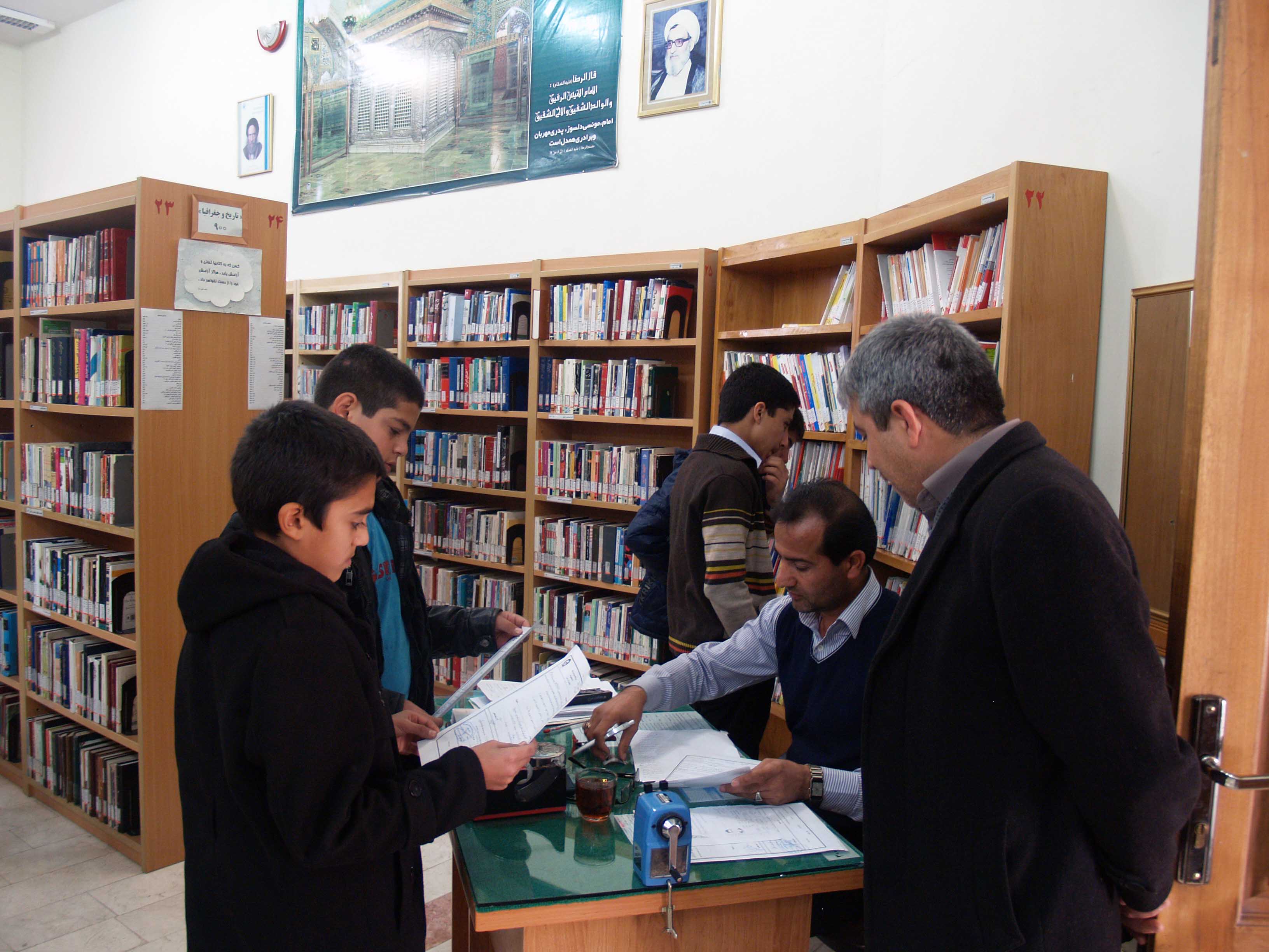 در طول هفته کتاب بیش از ۱۶۰۰ نفر به عضویت کتابخانه شهید آیت الله مدرس (ره) در آمدند