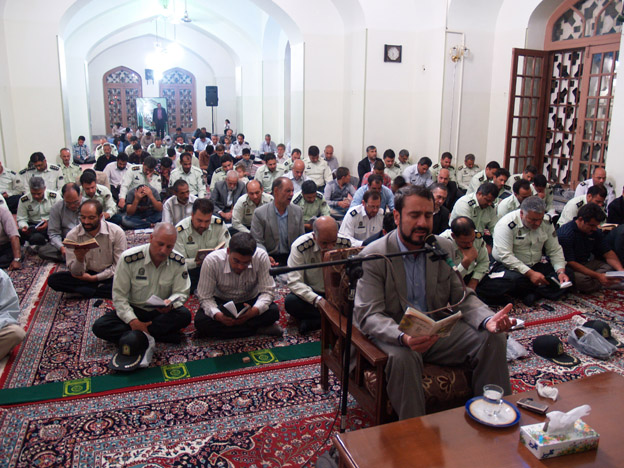 قرائت دعای روحبخش کمیل با حضور سبزقامتان نیروی انتظامی