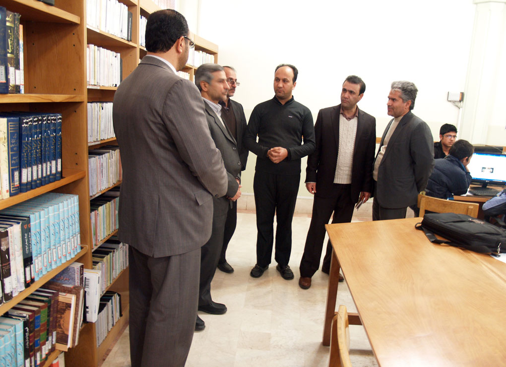 بازدید جناب آقای شمقدری از کتابخانه زیارتگاه شهید آیت ا… مدرس(ره)