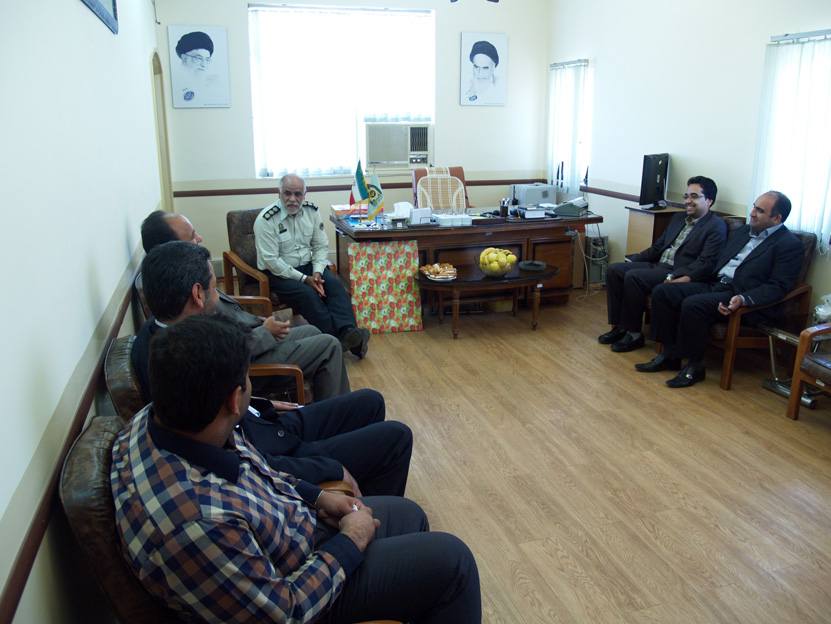 دیدار کارکنان زیارتگاه با فرماندهی انتظامی در هفته ناجا