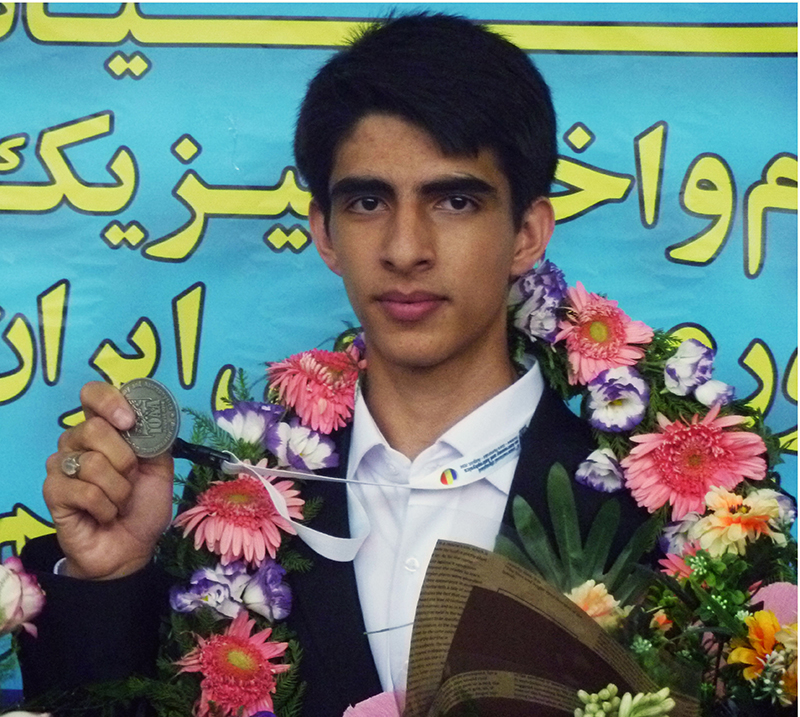 دانش آموز فعال عضو کتابخانه شهید آیت الله مدرس (ره) یکی از اعضای گروه اعزامی به المپیاد نجوم و اختر فیزیک و کسب مدال نقره جهانی