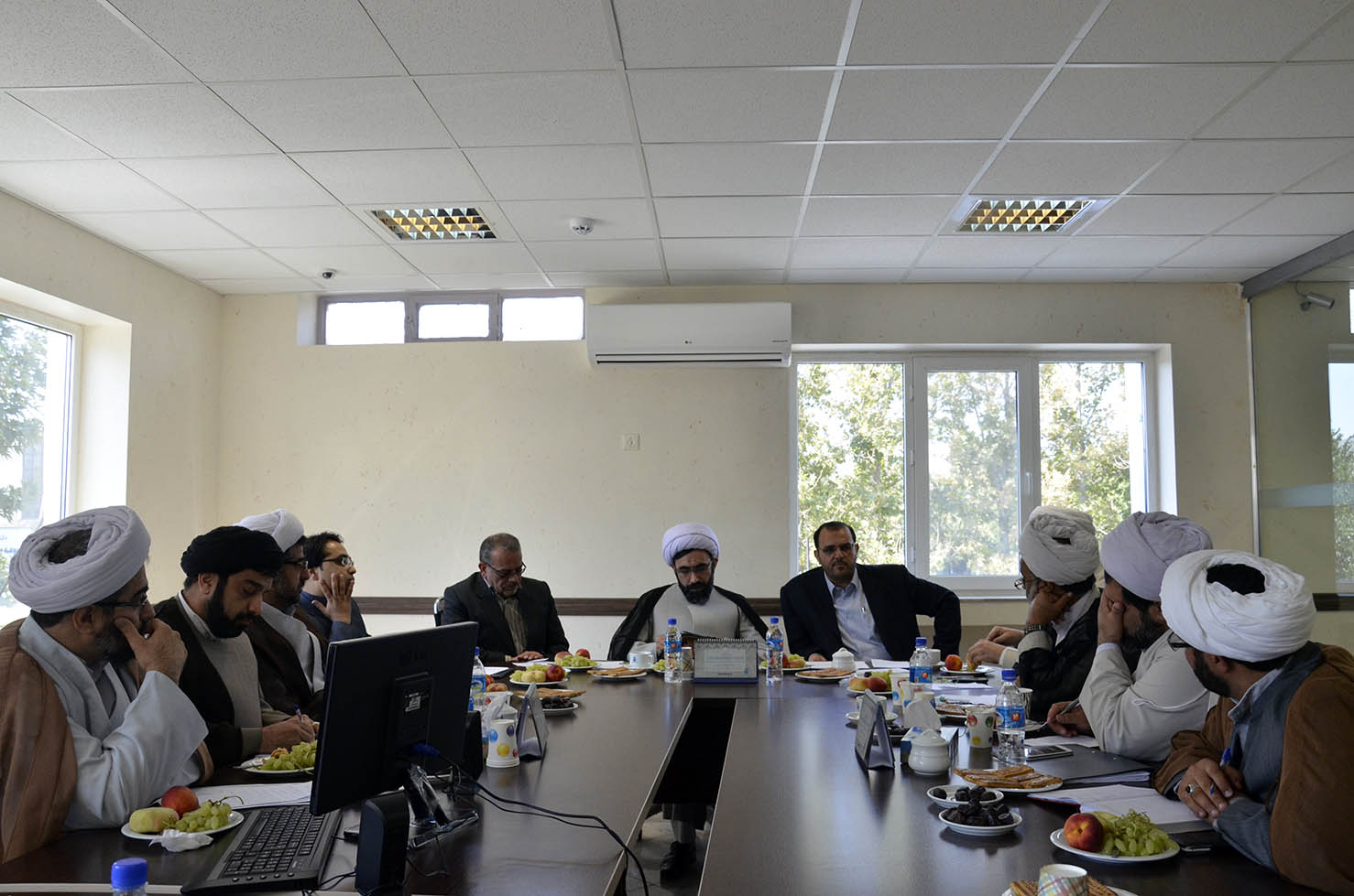 حضور مدیرعامل مؤسسه در همایش منطقه ای مدیران کل سازمان اوقاف و امورخیریه در مشهد مقدس