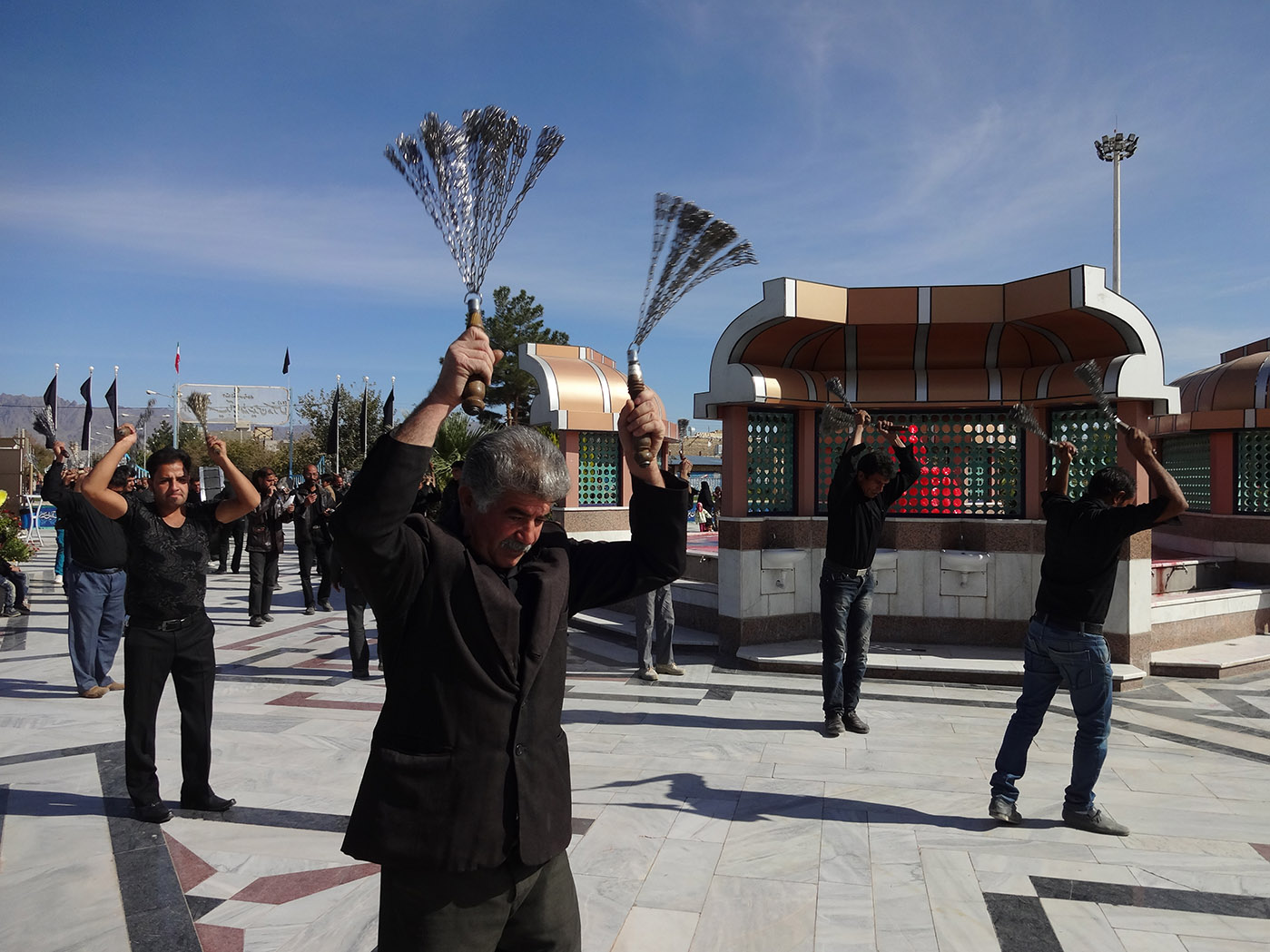 گزارش تصویری از حضور هیئات مذهبی در ششمین روز محرم در جوار زیارتگاه