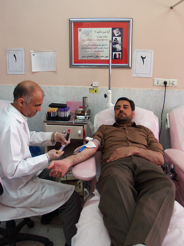 اهداء خون توسط جمعی از كاركنان مجتمع فرهنگی شهید آیت ا… مدرس(ره)