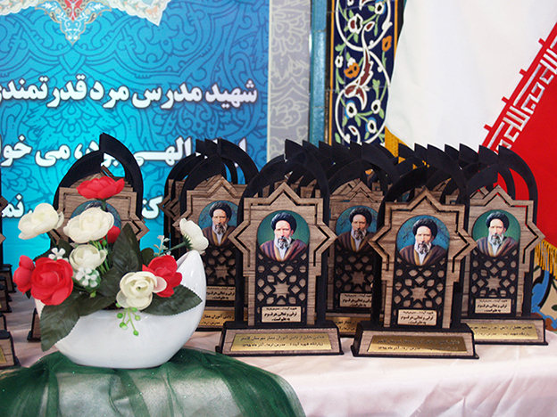 همایش تجلیل از دانش آموزان ممتاز شهرستان کاشمر در سالن اجتماعات زیارتگاه شهید آیت ا… مدرس(ره) برگزار شد .