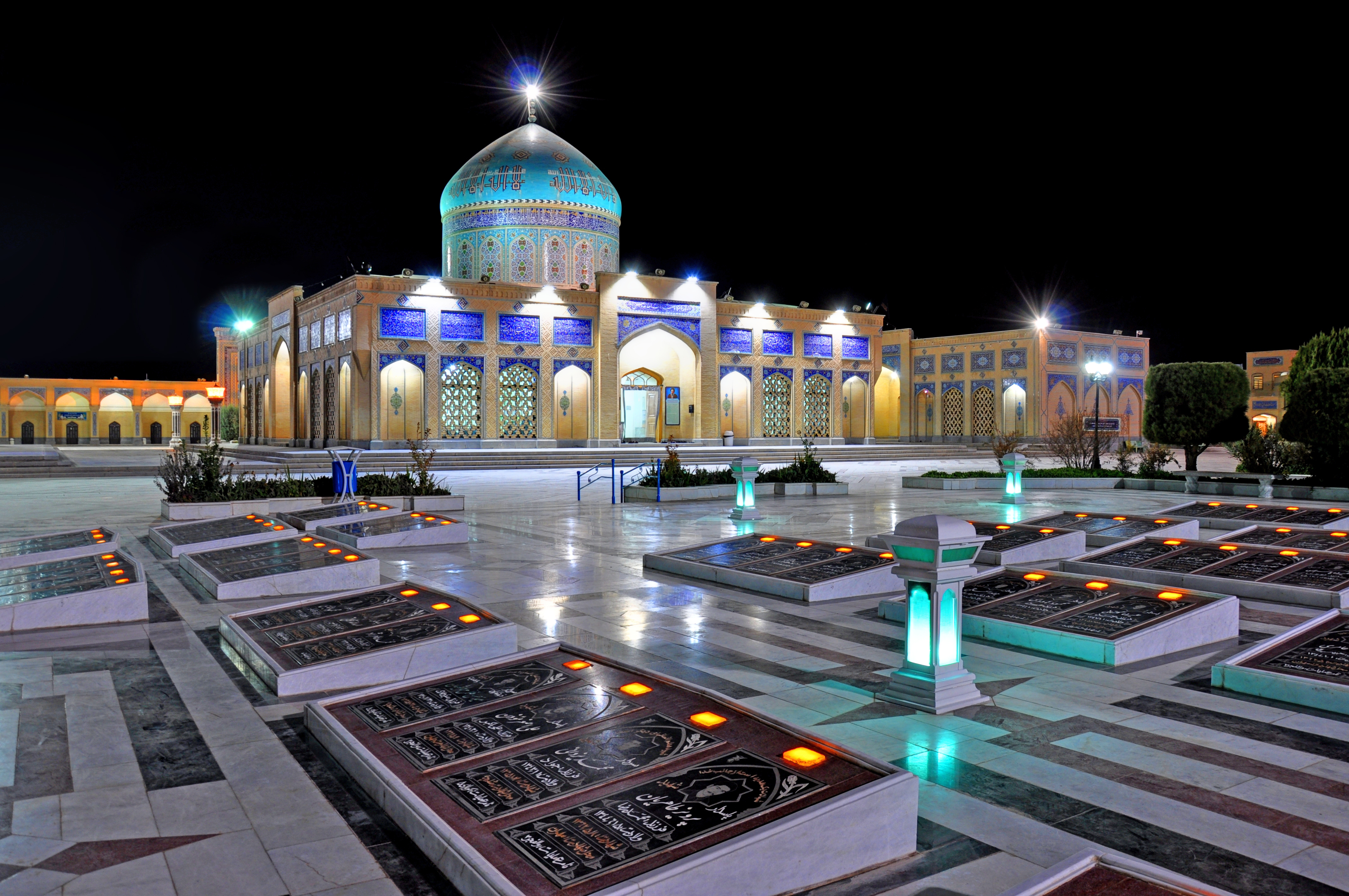 زیارتگاه شهید آیت الله مدرس(ره) کاشمر، مکانی زیبا و با معنویت با امکانات متنوع برای زائران نوروزی