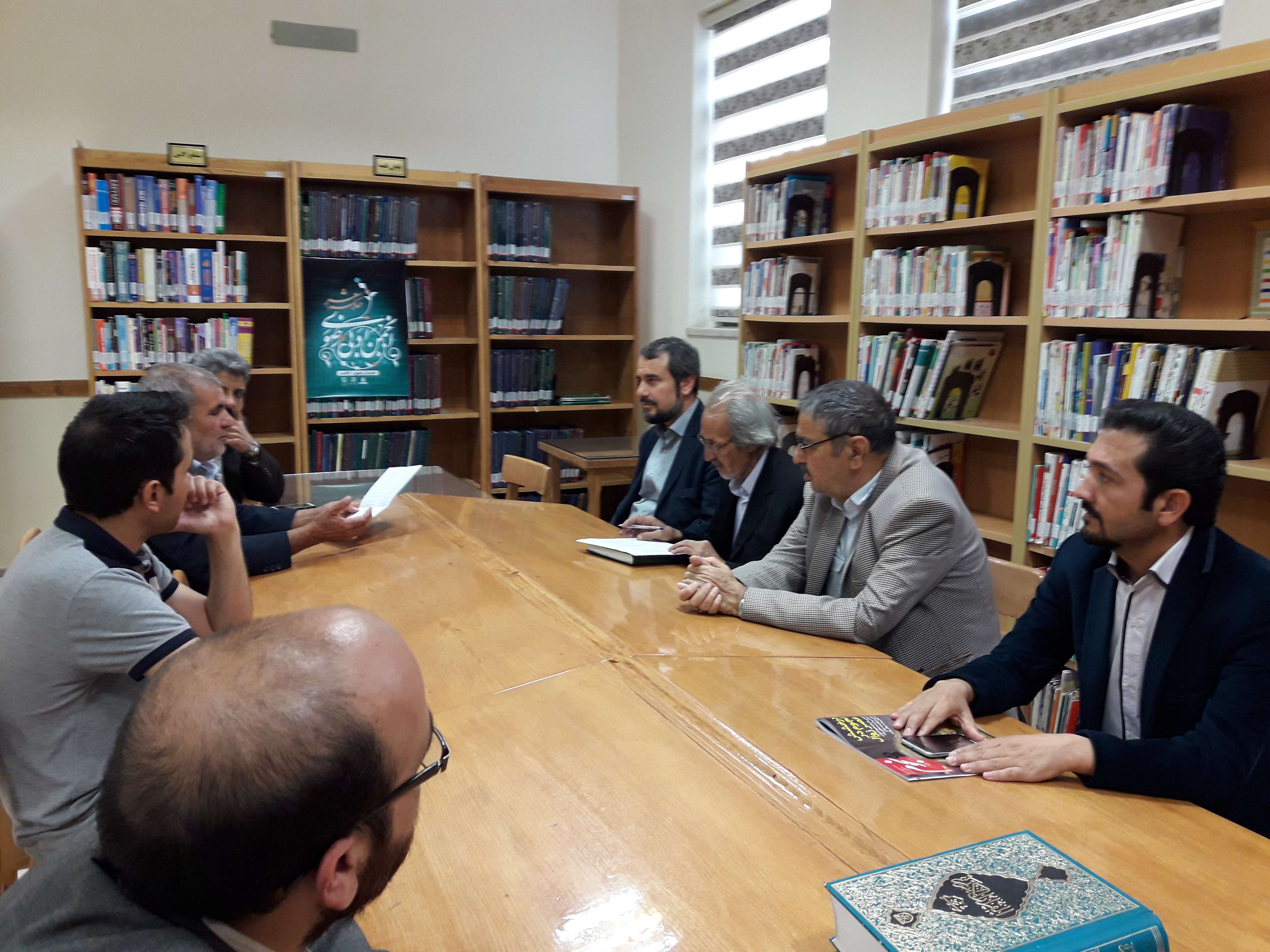 همزمان با ماه مبارک رمضان انجمن ادبی رضوی در کتابخانه زیارتگاه شهید آیت الله مدرس(ره) برگزار شد .