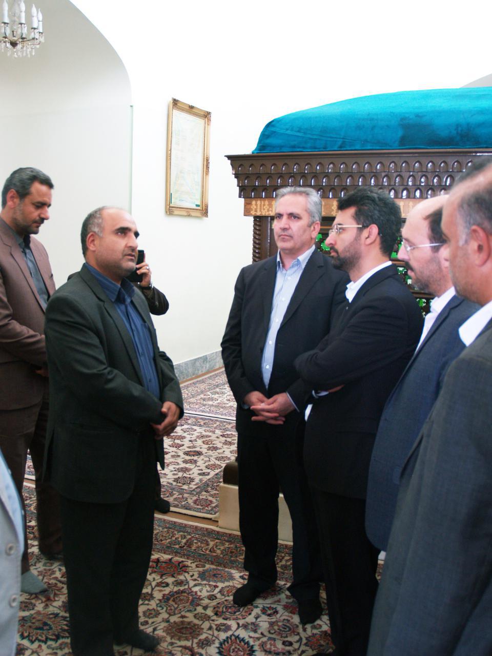 حضور وزیر ارتباطات و فناوری اطلاعات در زیارتگاه شهید آیت ا… مدرس(ره)