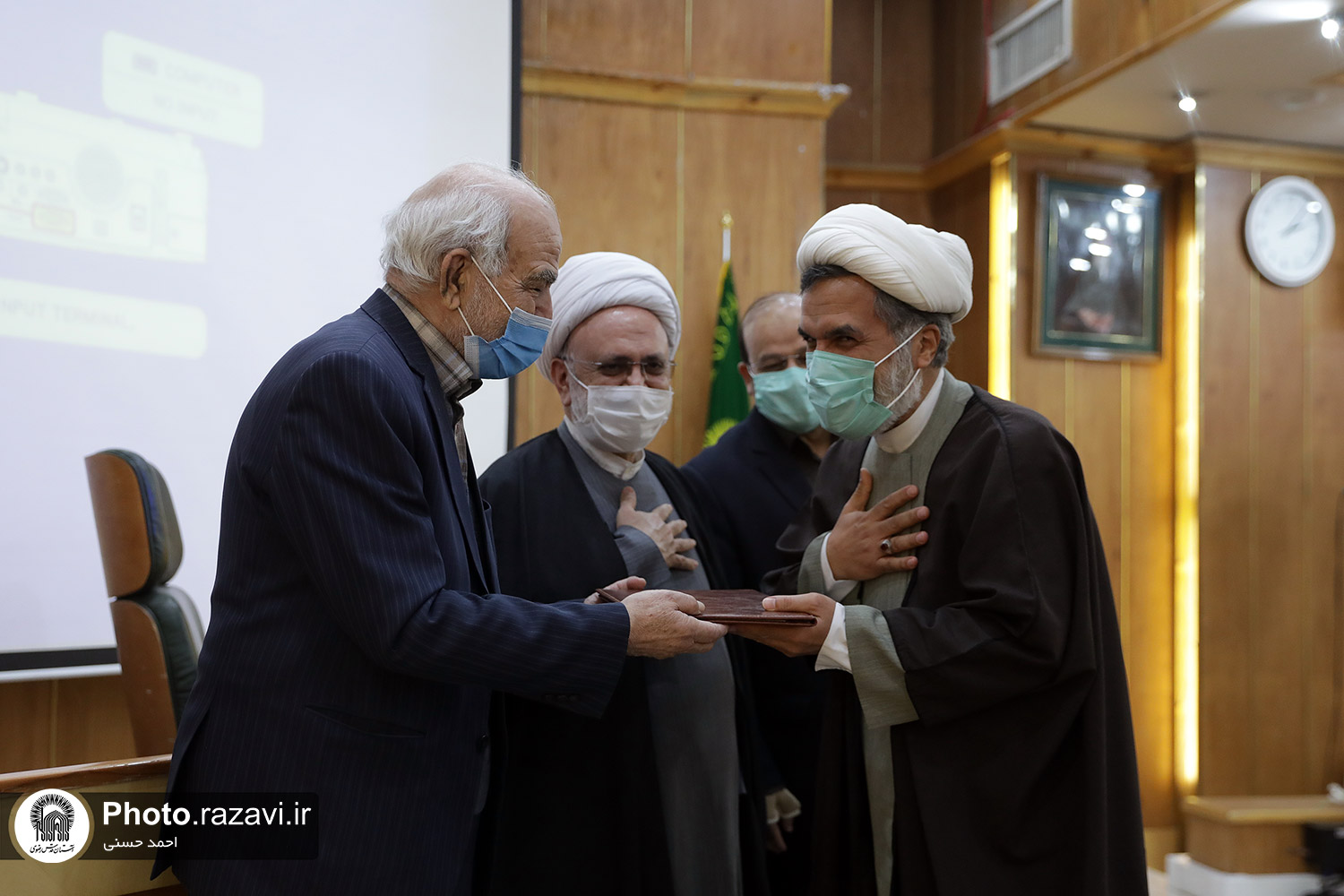 مراسم معارفه مدیر موسسه فرهنگی و بقاع متبرکه و اماکن مذهبی در مشهد مقدس برگزار شد