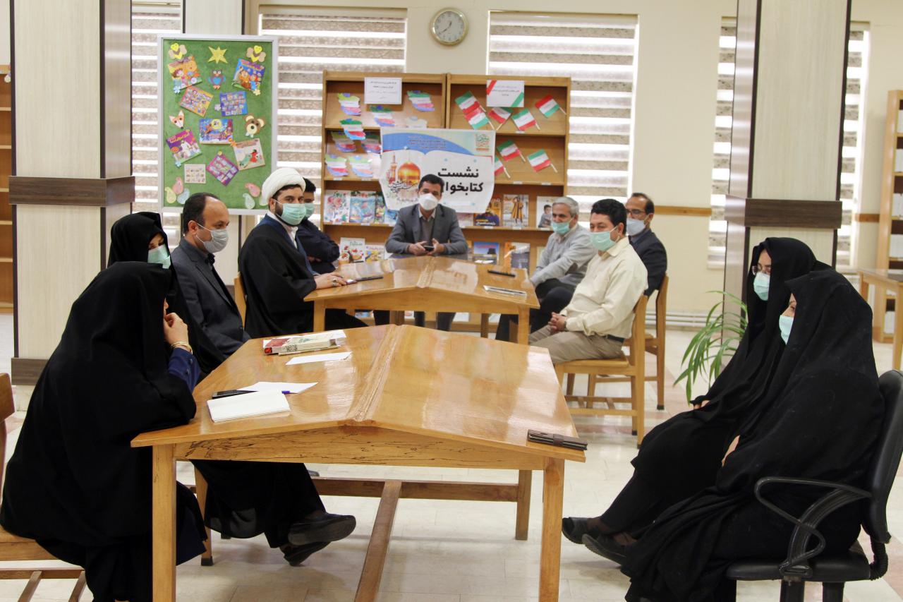 برگزاری نشست کتابخوان در کتابخانه زیارتگاه شهید آیت الله مدرس (ره) به‌مناسبت ایام دهه فجر انقلاب اسلامی